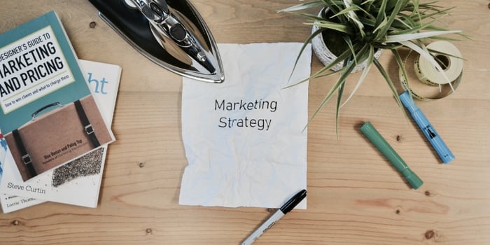Marketing digital écrit sur une feuille de papier